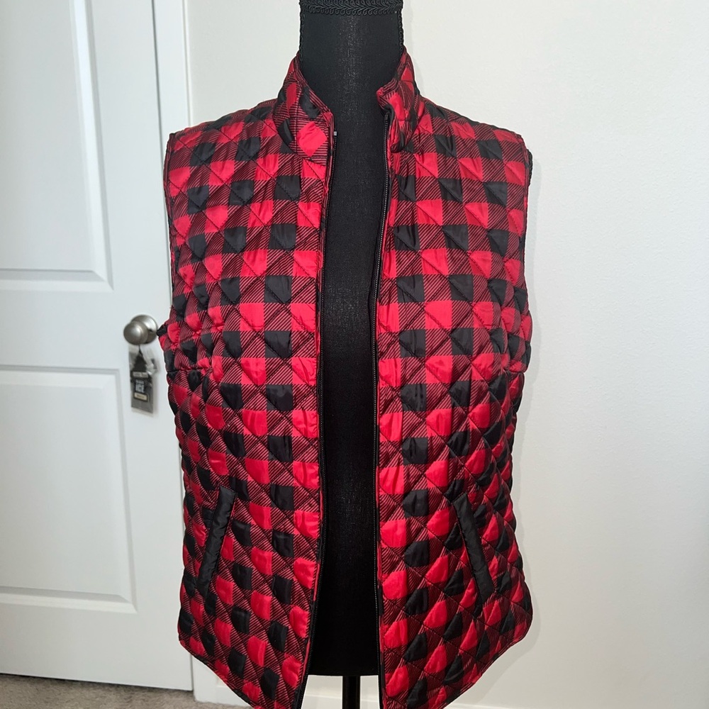 Women’s Black & Red Plaid Puffer Vest – Size Medium